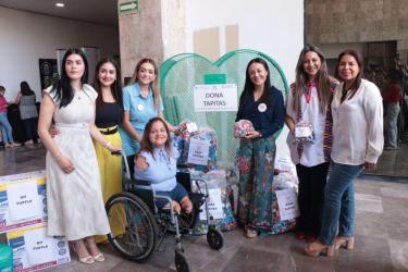 Entrega Voluntariado del Congreso colecta realizada en “Donatón de Pañales y Suplementos Alimenticios Para Adultos Mayores”