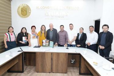 Diputados se reúnen con el Dr. Manuel Alcántara Sáenz; analizan el tema: “Democracia y las instituciones contemporáneas”