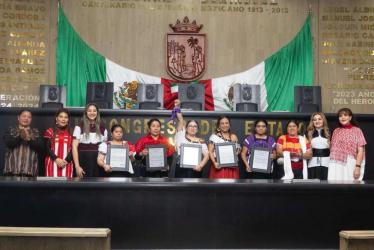 Congreso entrega Premio Estatal “Mujer Transformadora 2025 Juana Gómez Ramírez” Congreso entrega Premio Estatal “Mujer Transformadora 2025 Juana Gómez Ramírez”
