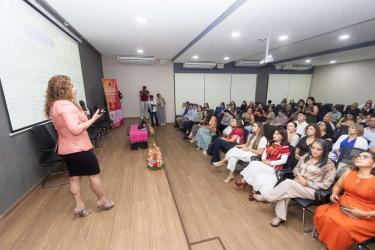 Imparten conferencia “Prevención y erradicación de la violencia” a personal del Congreso