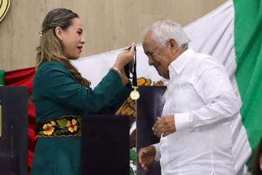 Imponen Medalla al Mérito Cívico “José Artemio López Aguilar” al presbítero Joel Padrón González